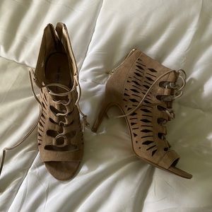 WOMEN’S TAN SUEDE LACE UP HEELS